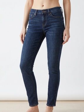 J.Crew Dark‑Wash Skinny Jeans – Size 25 | Clean‑Girl Denim | Modern Minimalist